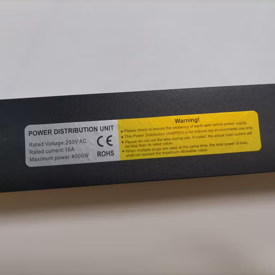 8 ウェイドイツドイツ PDU ソケット過負荷保護スイッチ付き PDU キャビネット用延長電源タップ